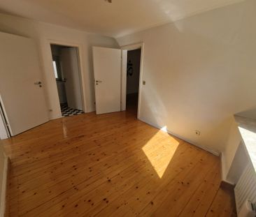 56179 Vallendar:Renovierte Altbauwohnung mit 6 Zimmern, Küche, 2 Bädern, Balkon, Stellplatz - Foto 4