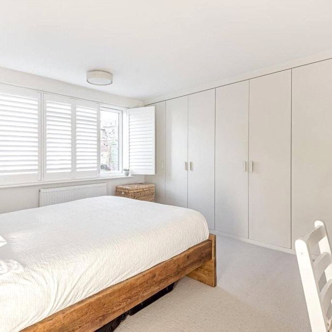 Wolsey Grove, Esher, Surrey, KT10 maisonette to rent - Photo 1