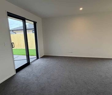 Beautiful 4 Bedroom, 2 Bathroom Home! Pet Friendly - Photo 1