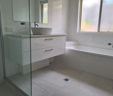 Spacious Three Bedroom Family Friendly Home Located in Mudgeeraba - Photo 3