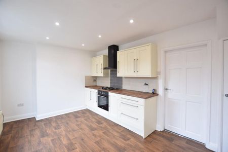 3 bedroom terraced house to rent - Photo 3