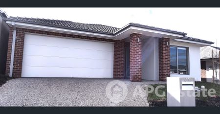 Spacious 4-Bedroom Family Home in Prime Central Location with Modern Comforts - Photo 2