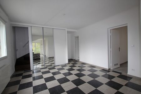 Location appartement 5 pièces, 140.00m², Espéraza - Photo 2