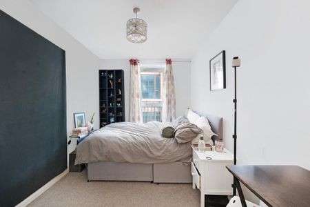 3 bedroom flat to rent - Photo 4