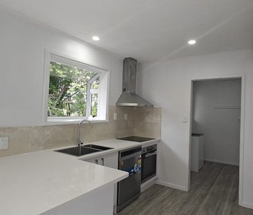 Property Management13A Aralia Road, Sunnynook - House for Rent - Photo 5