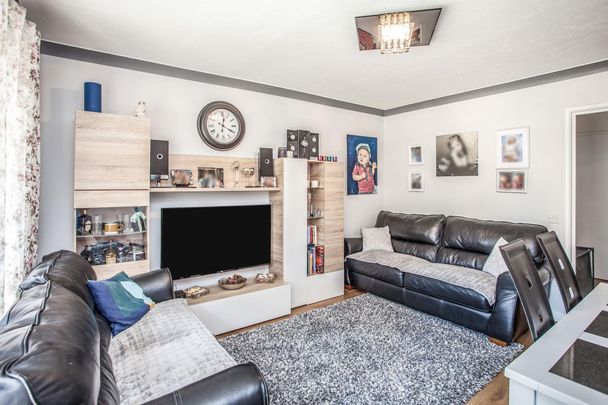 Chenies Way, Watford - Photo 1