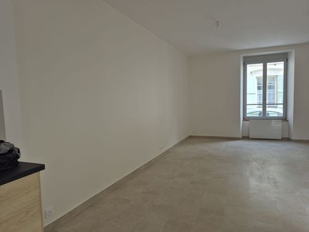 Location Appartement 3 pièces 68m² - Photo 5