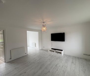 4 bedroom detached house to rent - Photo 2