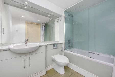 1 bedroom in a flat share to rent - Photo 4