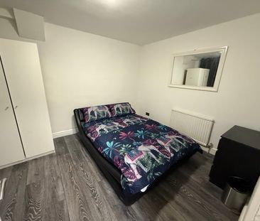 Room in a Shared Flat, Lilburne Court, SW15 - Photo 1