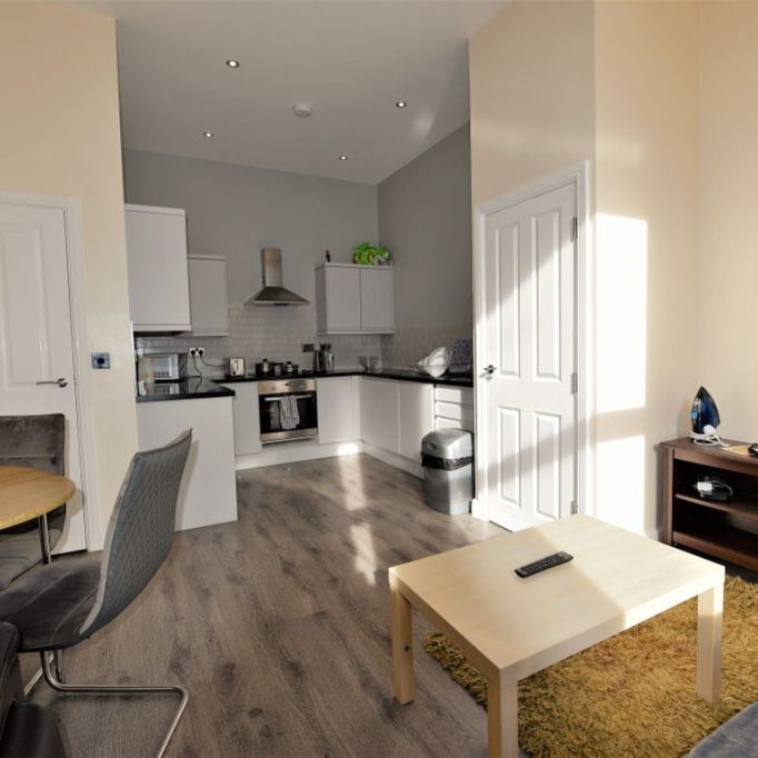 2 bedroom Flat in Aire Street, Leeds - Photo 1