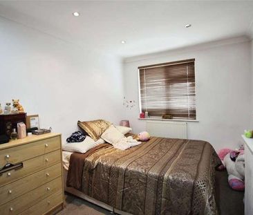 Latchetts Shaw, Kingswood, SS16 - Photo 5