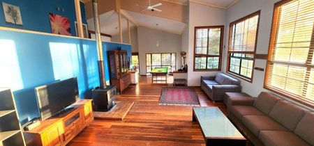 Spacious family treetop house with water views and island lifestyle - Photo 5