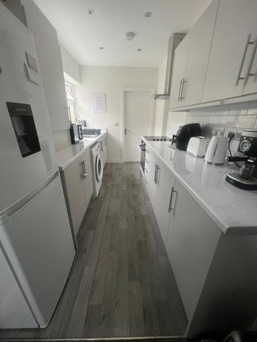 4 bedroom house share to rent - Photo 3