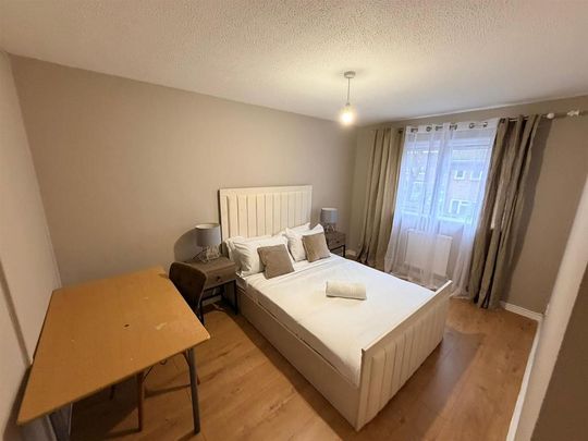 1 bedroom in a house share to rent - Photo 1