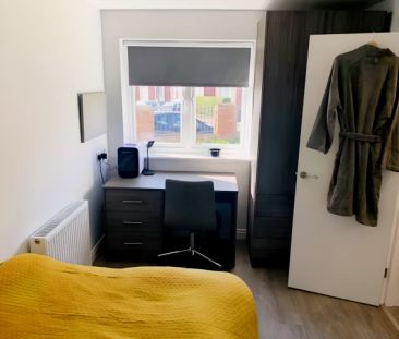 En-suite - Photo 2