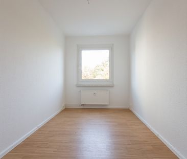 Sehr schön: 2 Bäder, 3 Zimmer, Küche mit Fenster und großer Abstellraum in der Wohnung - Foto 6