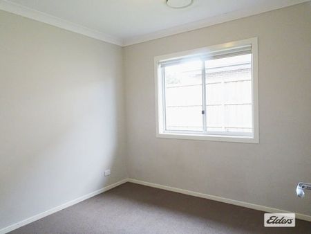 Comfortable 4 Bedroom Family Home - Photo 2