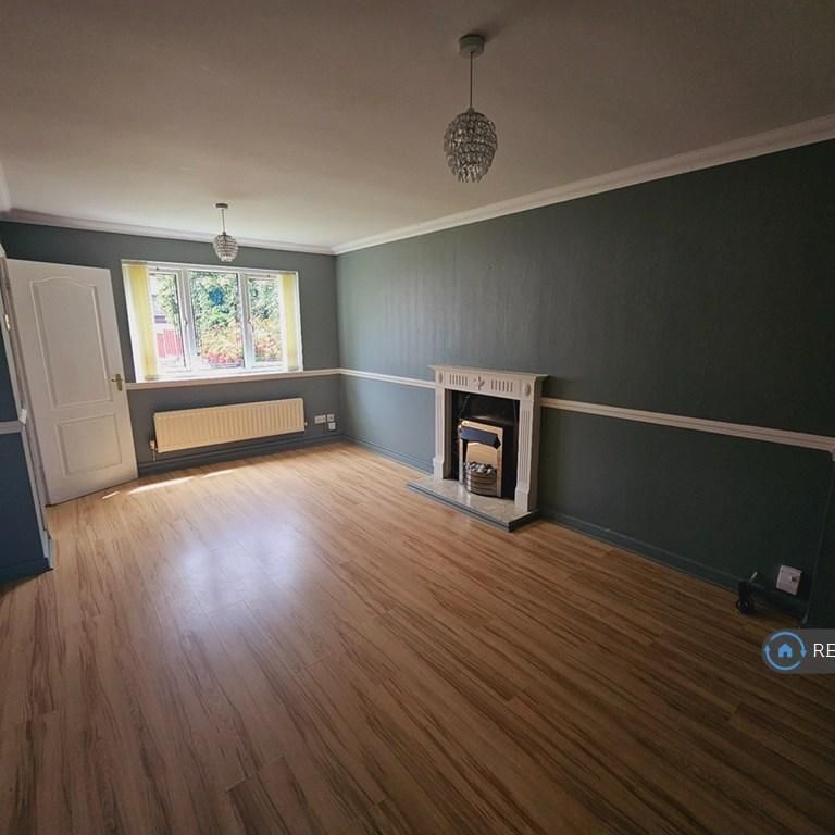 3 bedroom semi-detached house to rent - Photo 1
