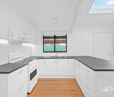 Charming 3-Bedroom Home in the Heart of St Albans - Photo 3