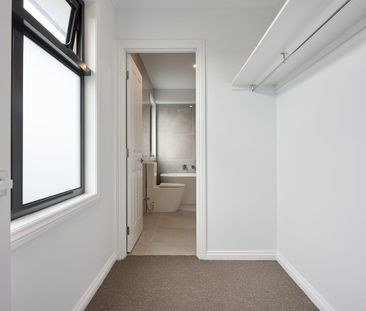 Near-New Modern Townhouse in Prime Noble Park Location - Photo 3