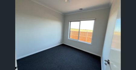 Brand New 4 bedroom house in Truganina - Solar panels installed !!! - Photo 3