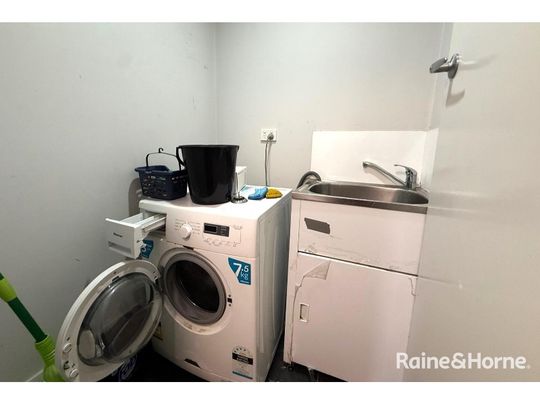 1-bedroom studio in convenient location - Photo 1