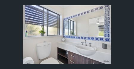 Modern Beachside Apartment in the Heart of Tugun – Walk to the Sand & Shops! - Photo 2