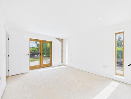 4 bedroom detached house to rent - Photo 2