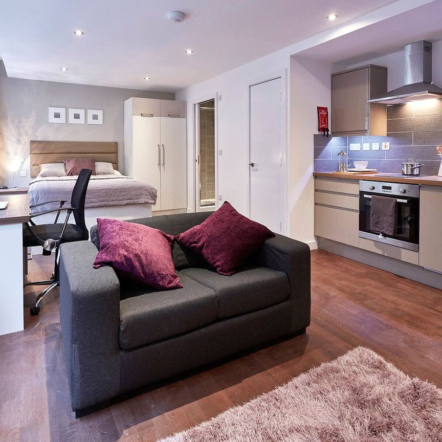 Apt 9, 5 South Parade - Photo 1