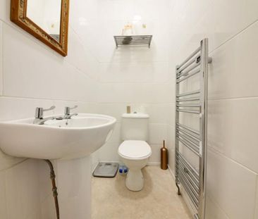 1 bedroom in a house share to rent - Photo 6