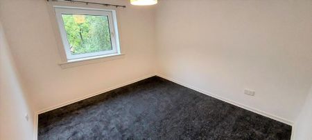 3 bedroom flat to rent - Photo 3