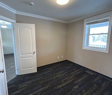 For Lease - 1587 Brock Road, Hamilton, Ontario - Photo 2