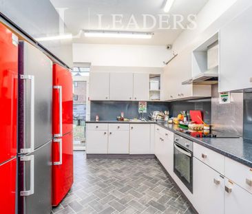 1 bedroom in a house share to rent - Photo 1