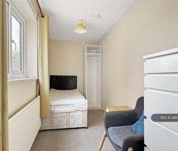 6 bedroom terraced house to rent - Photo 4