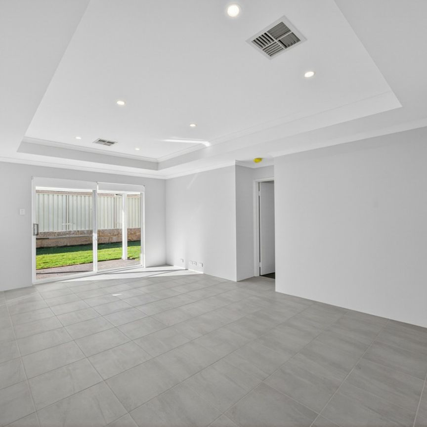 Brand new home waiting for its first family - Photo 1