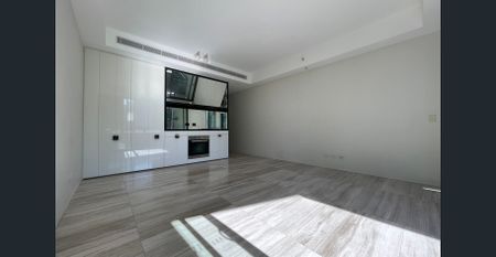 "THE QUAY" SPACIOUS 1 BEDROOM APARTMENT - Photo 2