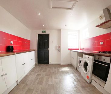 1 bedroom in a house share to rent - Photo 2