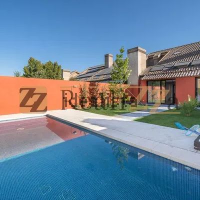 Alquiler de chalet adosado en Paseo Club Deportivo, 2 - Photo 1