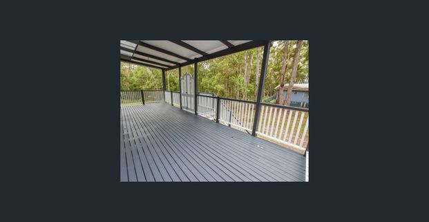 Exquisite Queenslander with original features, Close to town. - Photo 1
