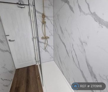 1 bedroom in a flat share to rent - Photo 5