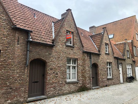 Gezellig rijwoning met stadskoer - Foto 1