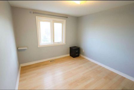For Lease - 120 Town House Crescent, Brampton, Ontario - Photo 2