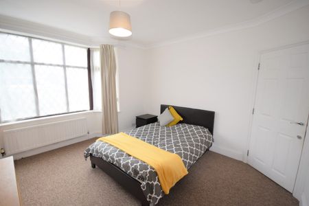 6 Bedroom Property - Filton - Photo 4