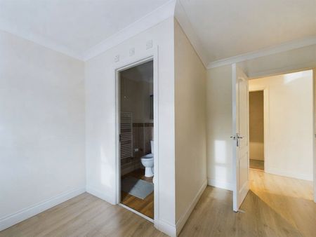 2 bedroom Flat in Regents Place, Maidenhead - Photo 5