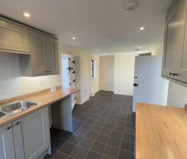 4 bedroom detached house to rent - Photo 4