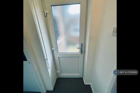 2 bedroom terraced house to rent - Photo 2
