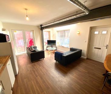 4 bedroom terraced house to rent - Photo 1