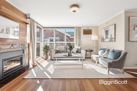 Classic, Comfortable Living Close to Monash University - Photo 2