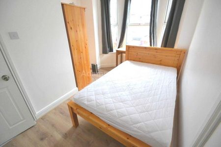 6 bedroom terraced house to rent - Photo 3